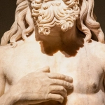 Битва богов Зевса и Аида в слот-игре с молниями и подземным миром